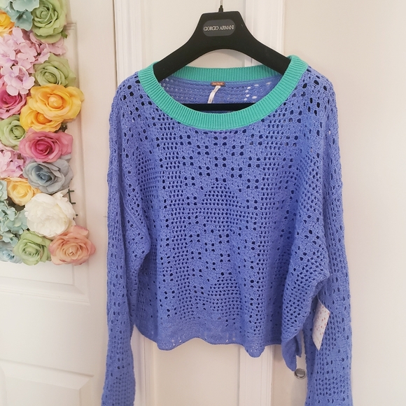 New FREE PEOPLE crochet oversize sweater crop top - Picture 2 of 10